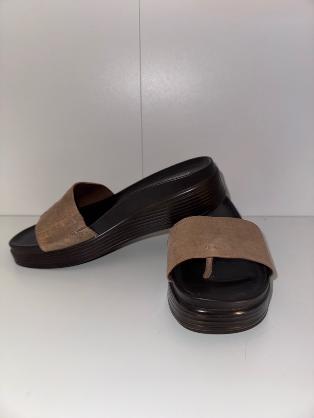 Donald J Pliner Distressed Gold Fiji Wedge Sandals. NWOT - Picture 3 of 5